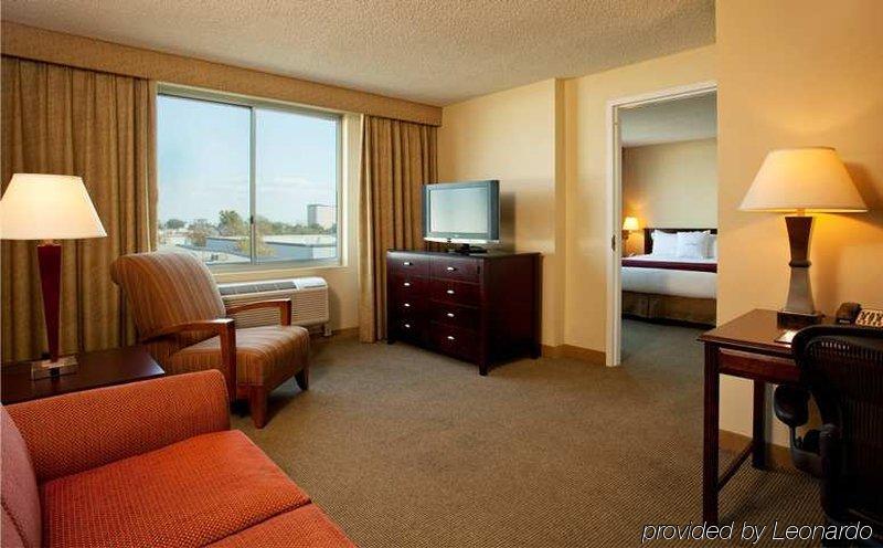 Doubletree By Hilton Los Angeles/Commerce Room photo